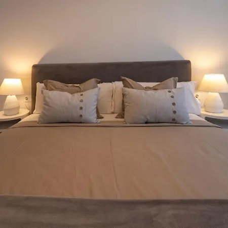 Escape To In Sleek 2-bedroom Apartment Estepona