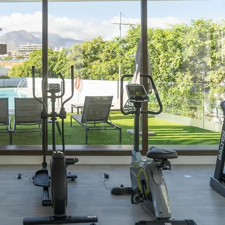Escape To In Sleek 2-bedroom إِستيبونا
