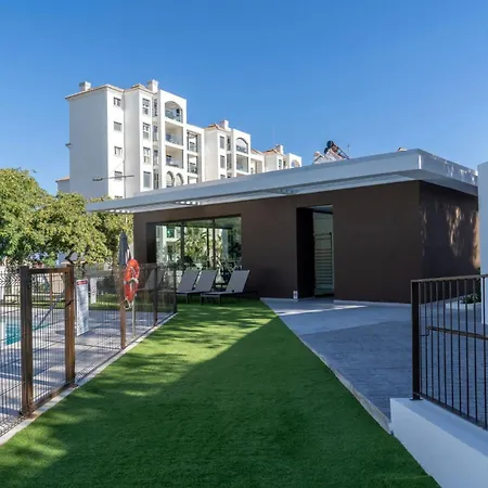 Escape To In Sleek 2-bedroom Apartment Estepona